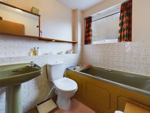 Family Bathroom- click for photo gallery